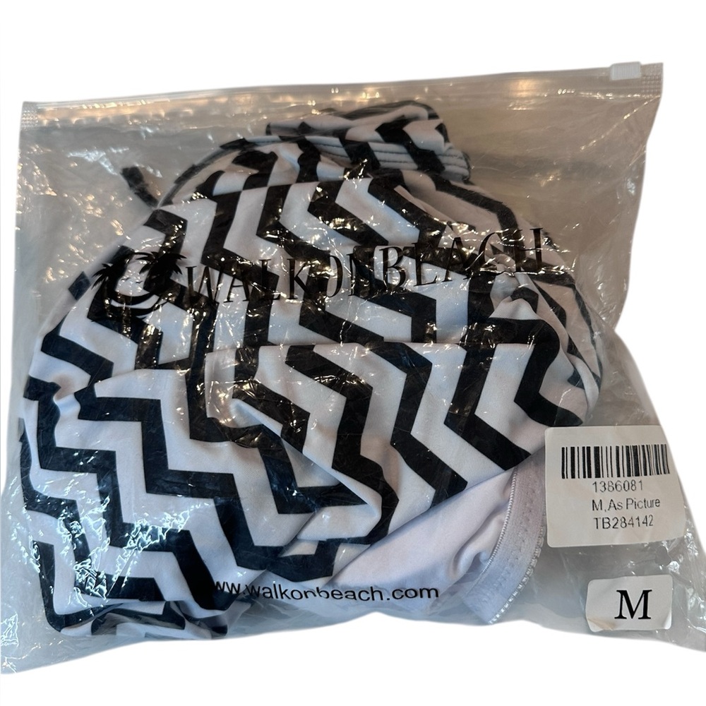 NWT Walk on beach Black and White Chevron Striped Halter Tankini Swim Top Medium - Picture 5 of 8